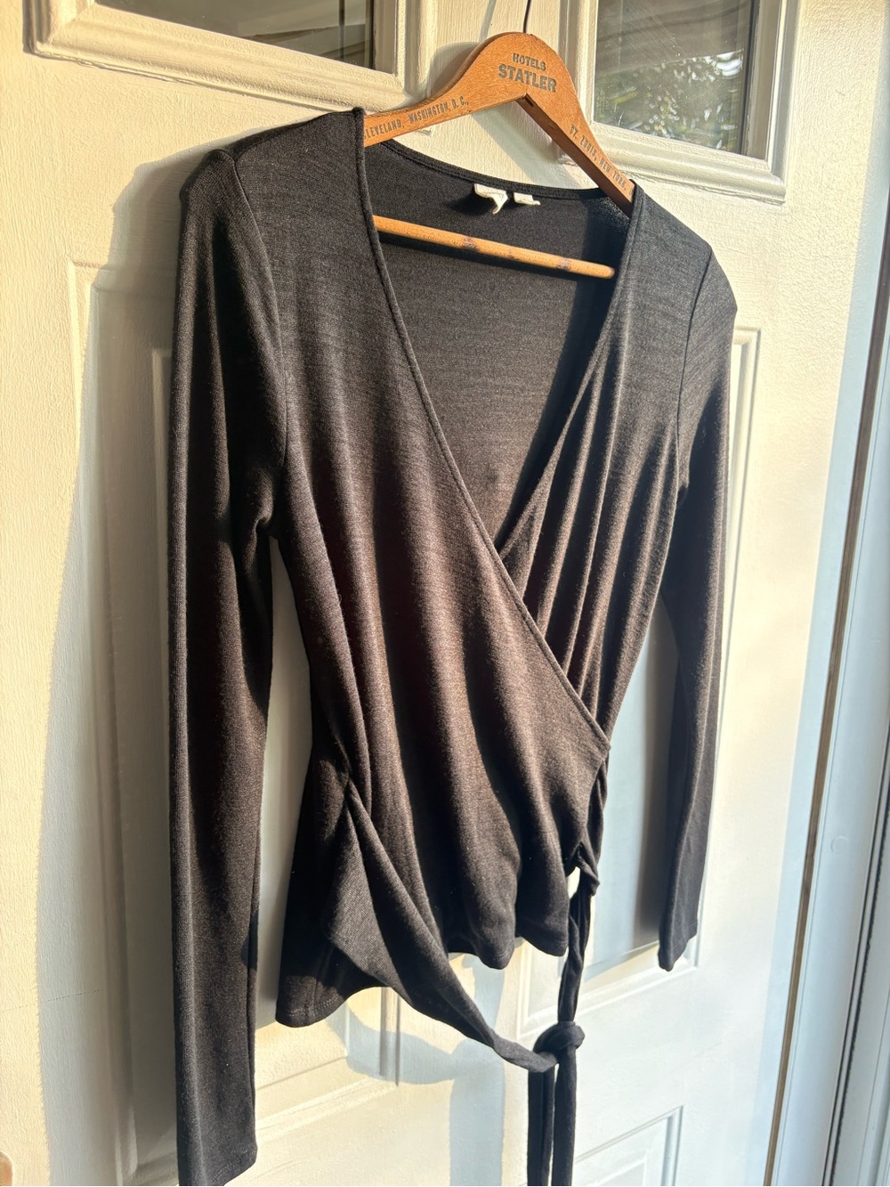 Gap Women’s S Black Solid Knit V-Neck Long Sleeve Wrap Tie-Front Top
